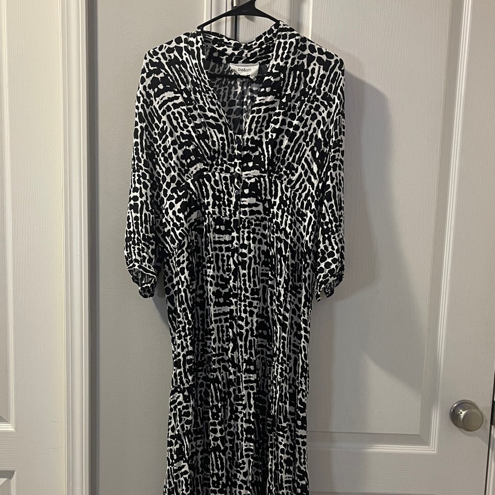 Elegant Black and White Patterned Dress